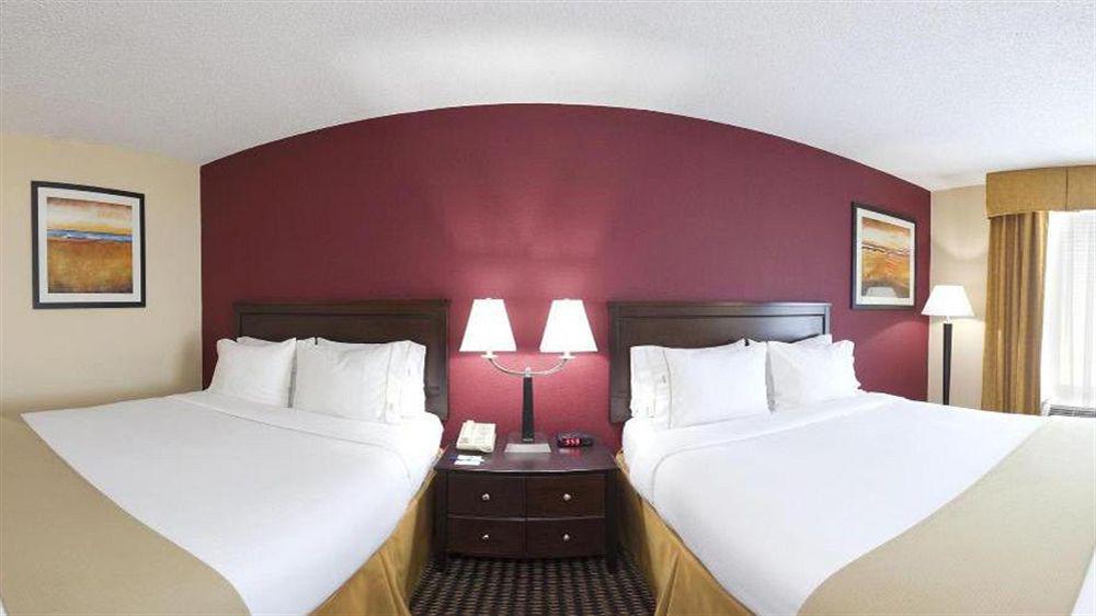 Holiday Inn Express Charleston Us Highway 17 & I-526 By Ihg Exterior photo