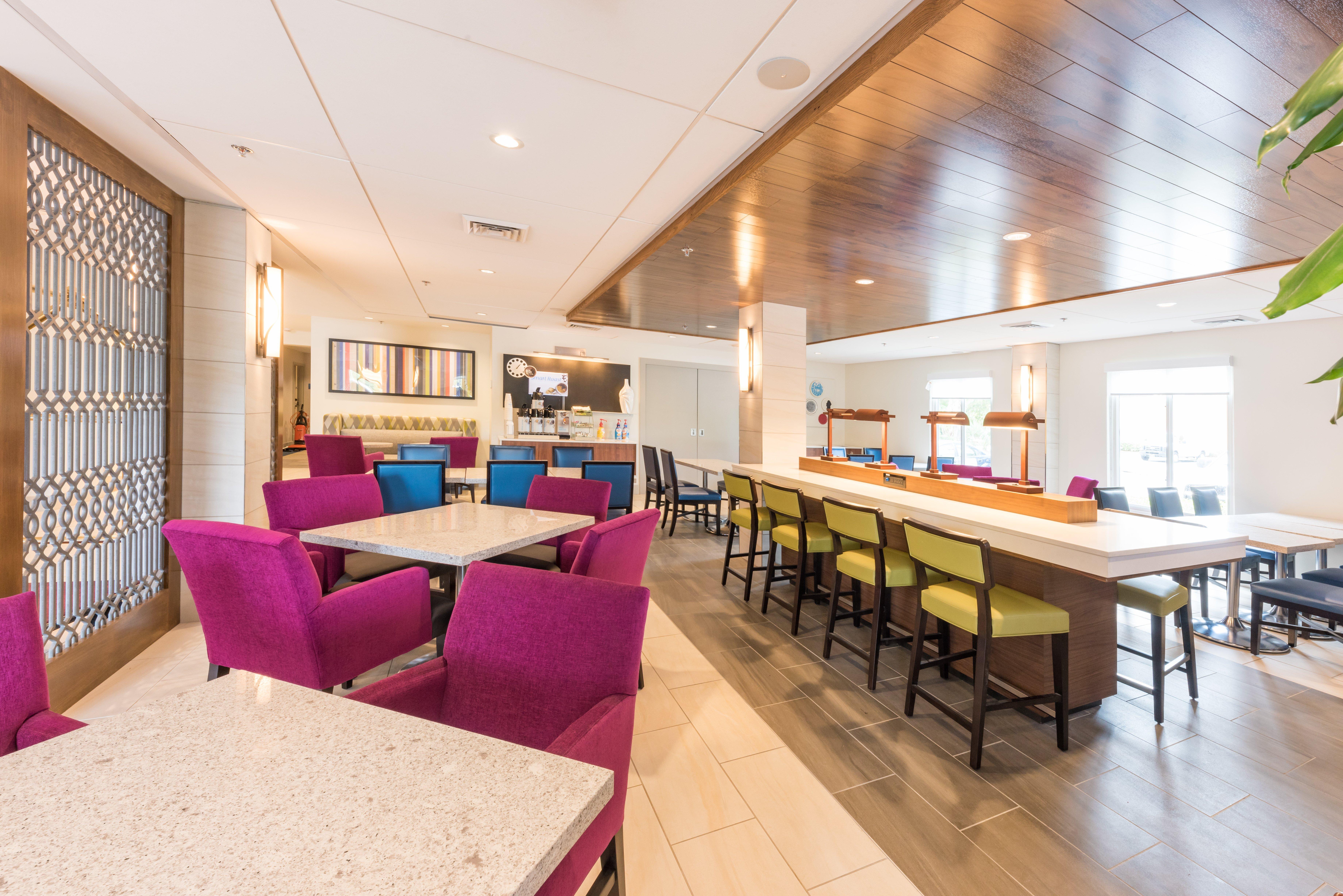 Holiday Inn Express Charleston Us Highway 17 & I-526 By Ihg Exterior photo