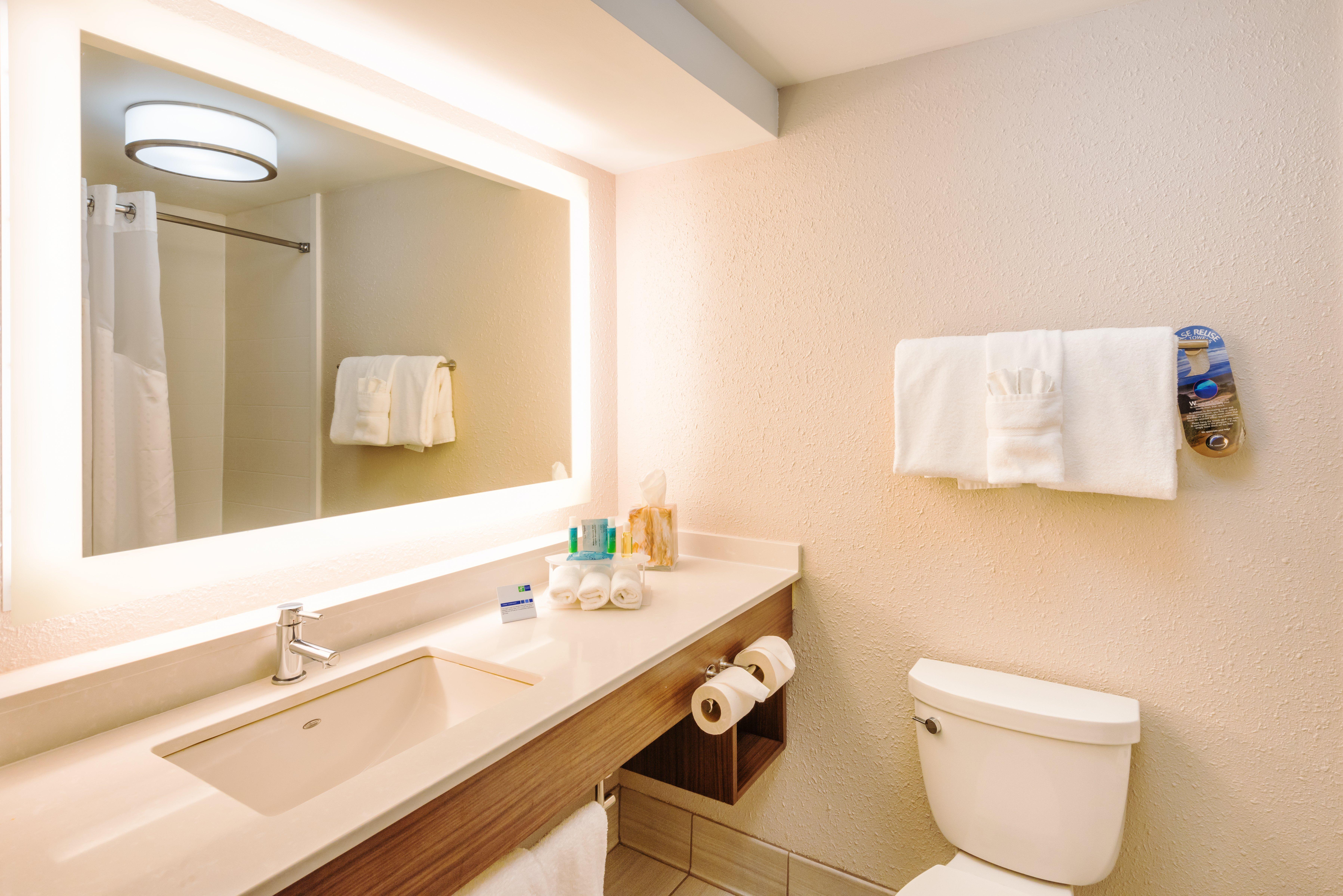 Holiday Inn Express Charleston Us Highway 17 & I-526 By Ihg Exterior photo