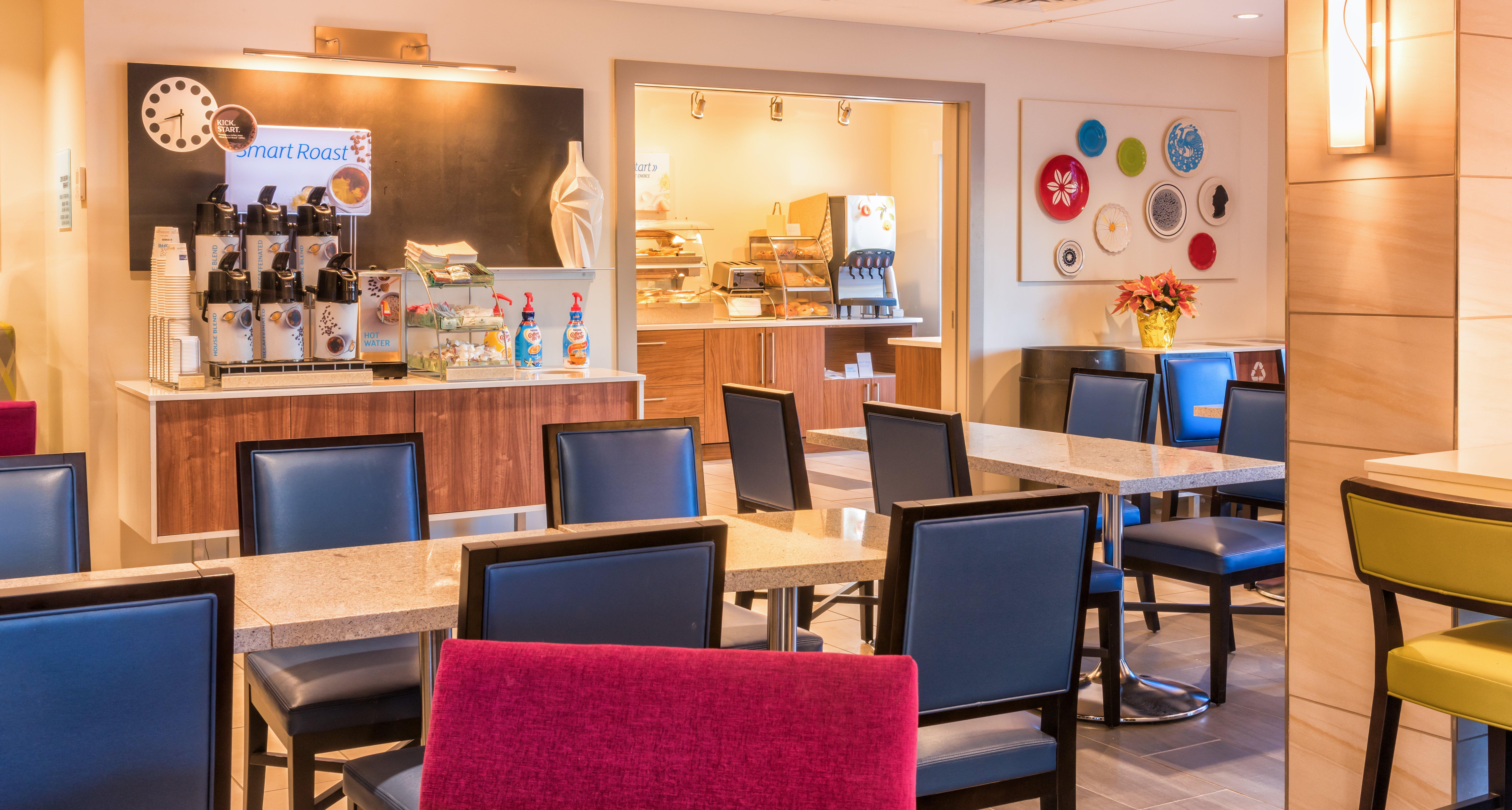 Holiday Inn Express Charleston Us Highway 17 & I-526 By Ihg Exterior photo