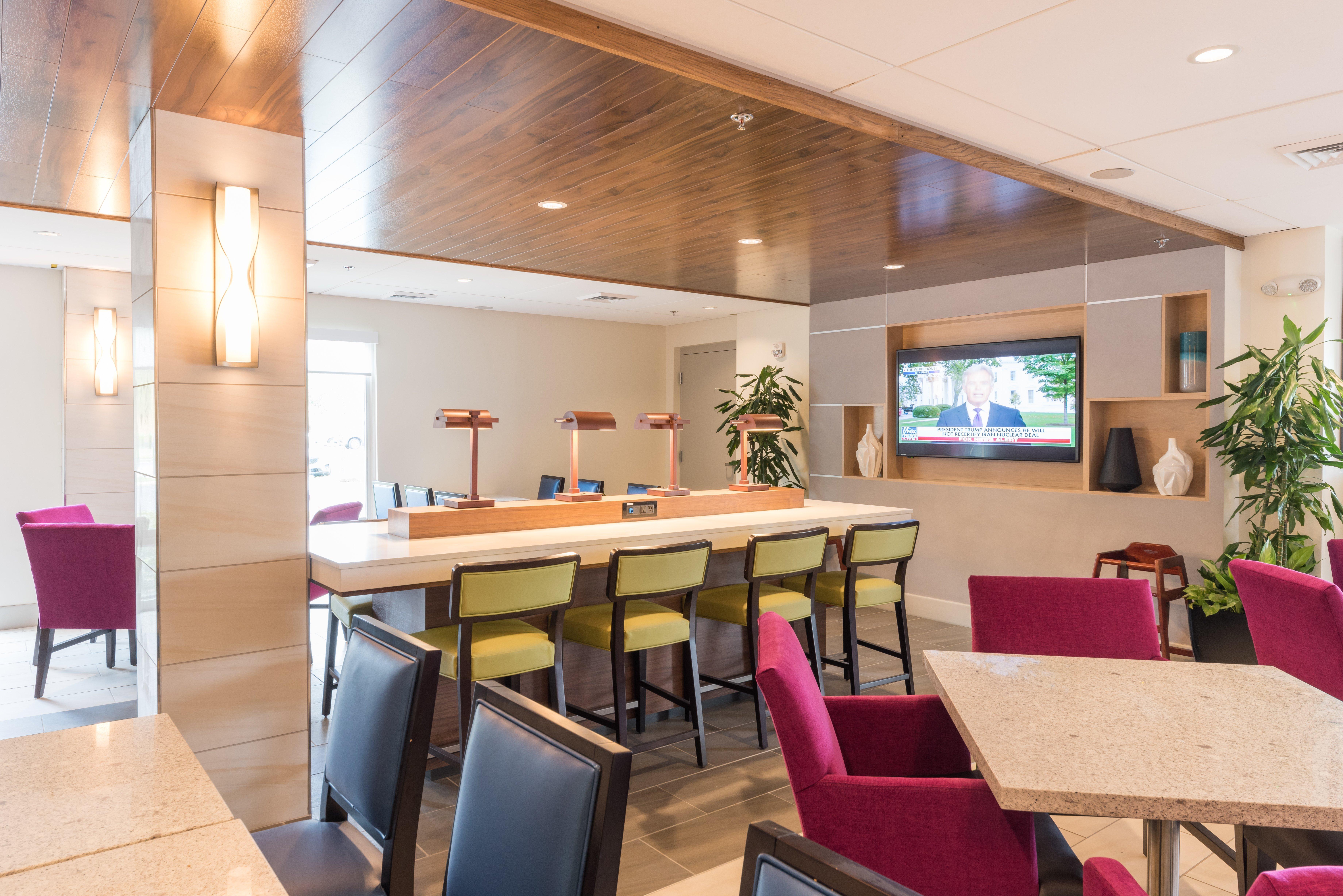 Holiday Inn Express Charleston Us Highway 17 & I-526 By Ihg Exterior photo