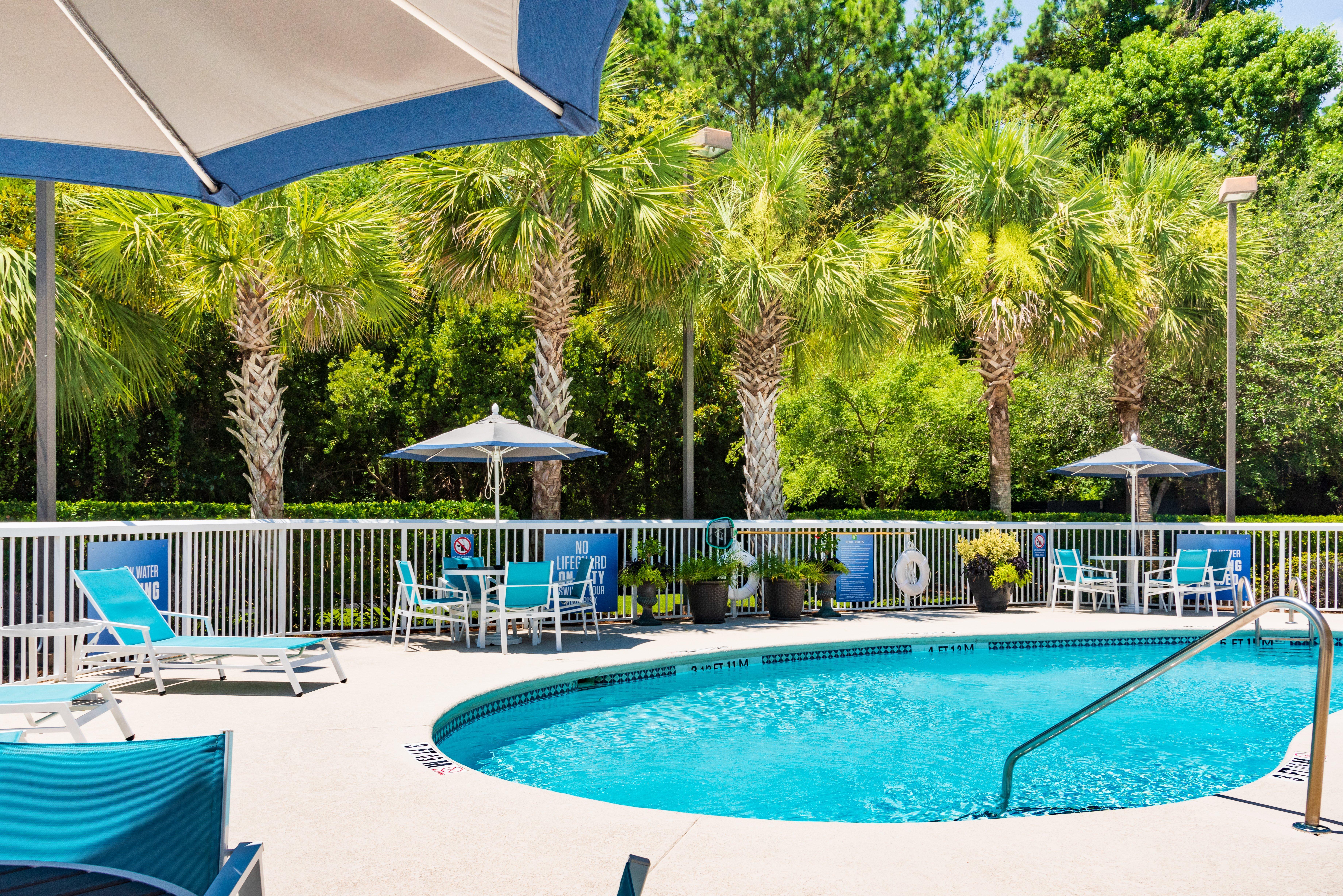Holiday Inn Express Charleston Us Highway 17 & I-526 By Ihg Exterior photo