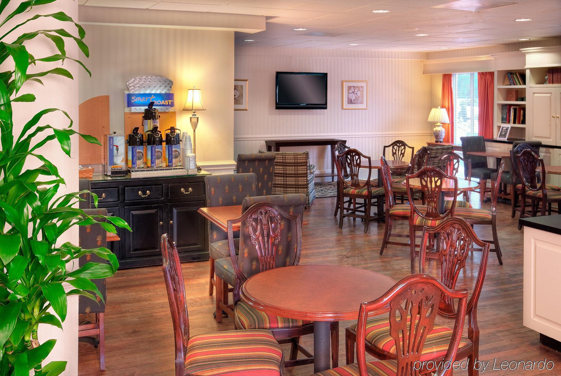 Holiday Inn Express Charleston Us Highway 17 & I-526 By Ihg Restaurant photo