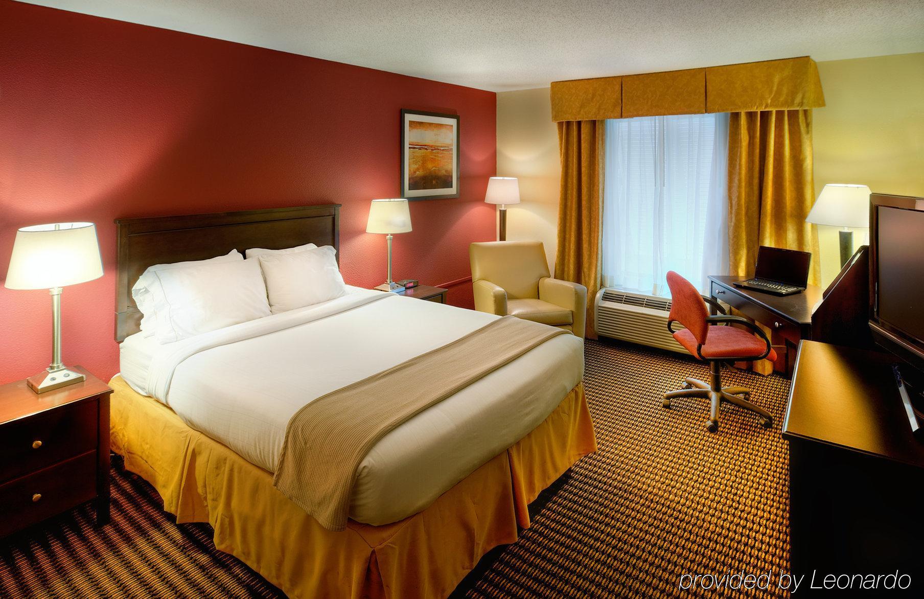 Holiday Inn Express Charleston Us Highway 17 & I-526 By Ihg Exterior photo