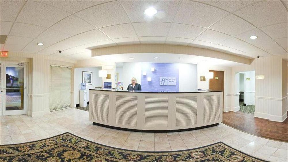 Holiday Inn Express Charleston Us Highway 17 & I-526 By Ihg Exterior photo