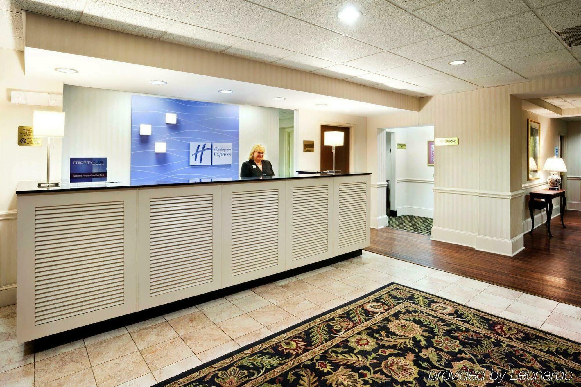 Holiday Inn Express Charleston Us Highway 17 & I-526 By Ihg Exterior photo